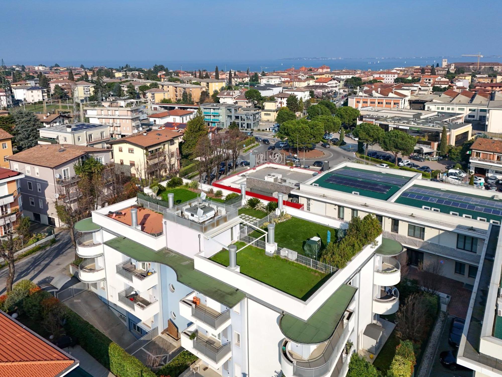 Desenzanoloft Official Partner Marriott Homes & Villas -The Wind Rose Renovation 2025 Desenzano del Garda Exterior foto